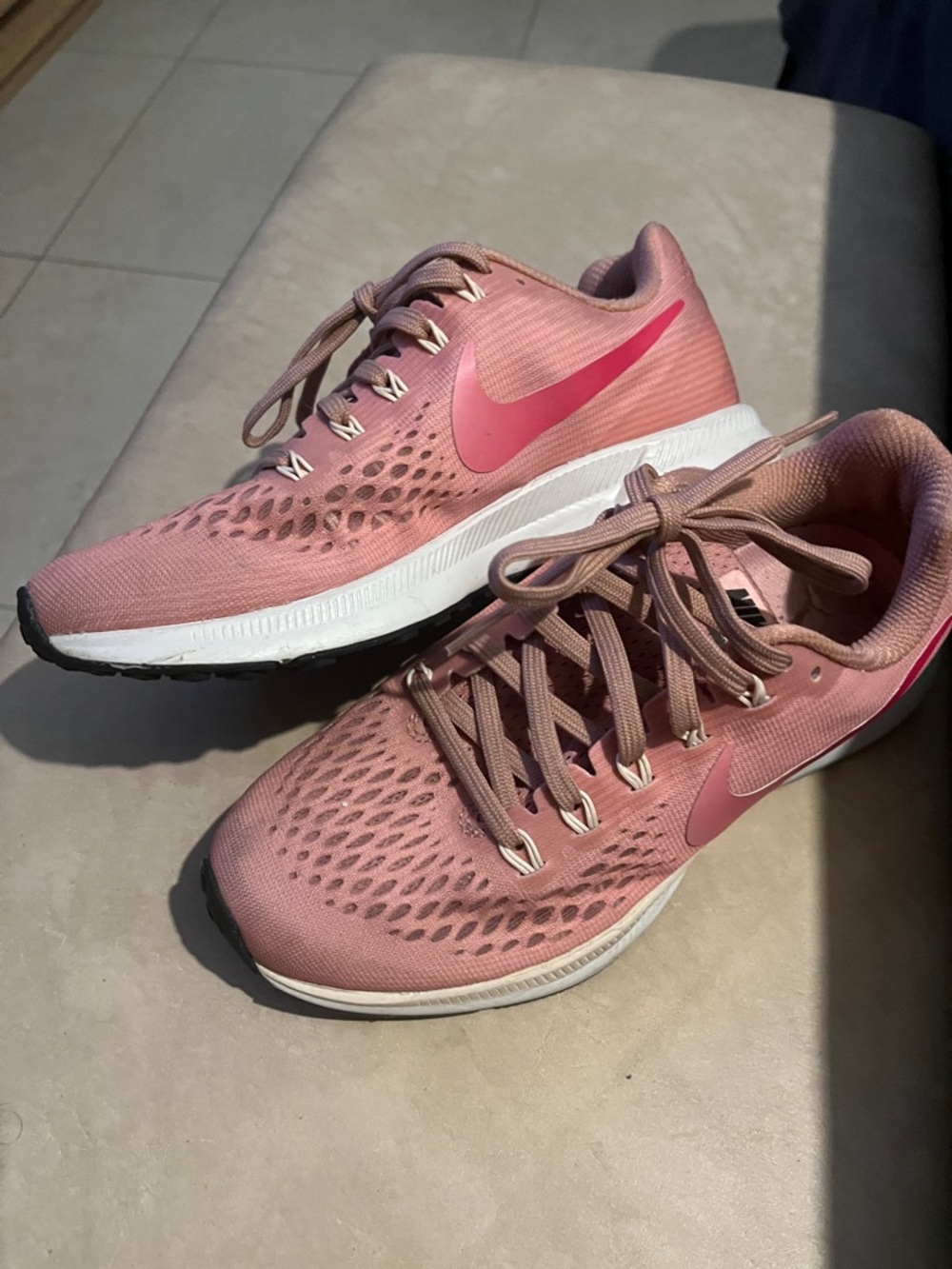 Nike Women's Rose Pink Training Shoes